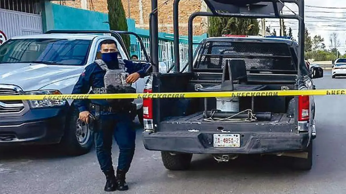 Elementos de la Policía Estatal acordonaron el lugar del homicidio